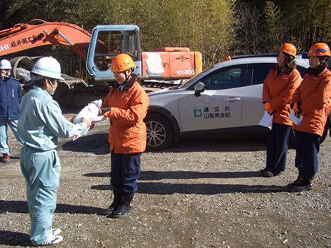 女性パトロール隊のオレンジ隊と同行しての安全バトロールです!