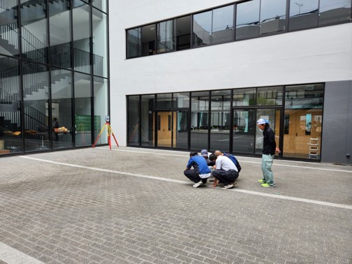 山梨県立青洲高等学校にて1年生を対象に測量体験